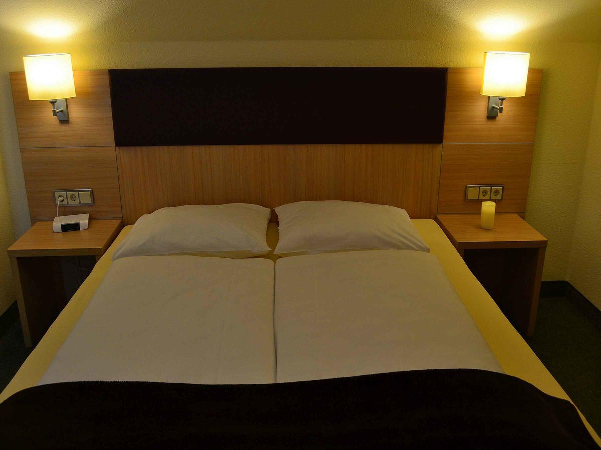 Hotel-Gasthof Rotes Ross Markt Einersheim Ngoại thất bức ảnh